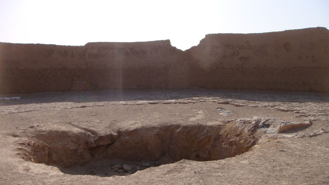 Wieża Milczenia w Jazd w Iranie – starożytne miejsce pochówku zoroastrian