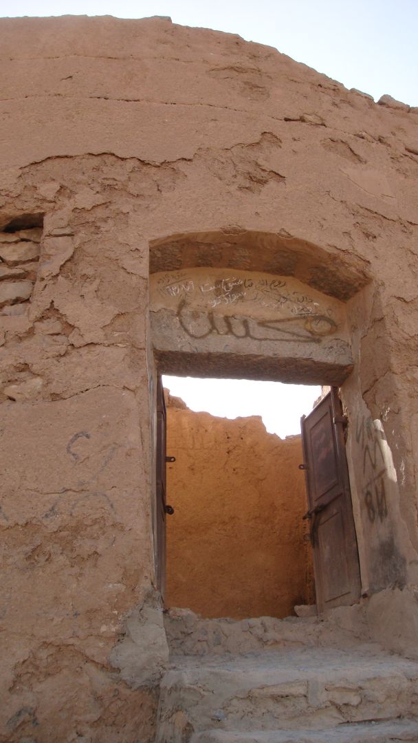 Wieża Milczenia w Jazd w Iranie – starożytne miejsce pochówku zoroastrian