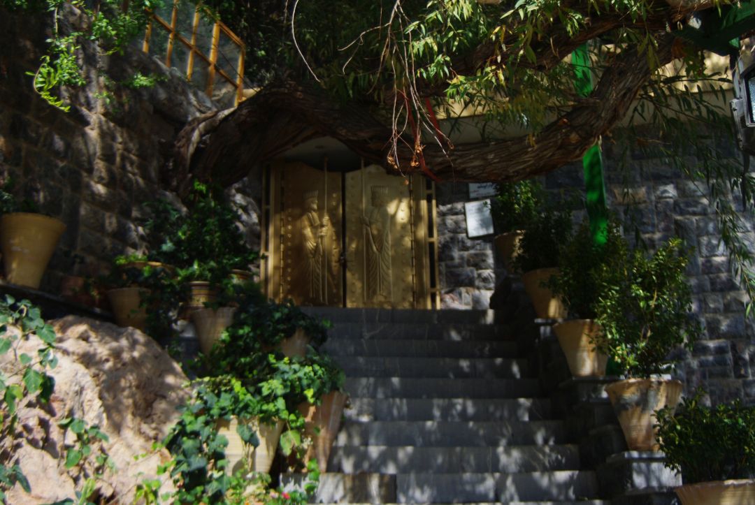 Sanktuarium Czak Czak w górach Iranu – mistyczne miejsce pielgrzymek