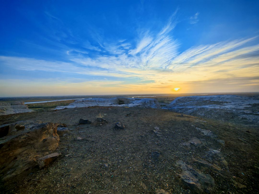 Wieża Chilpik w Uzbekistanie – ruiny na pustynnym wzgórzu