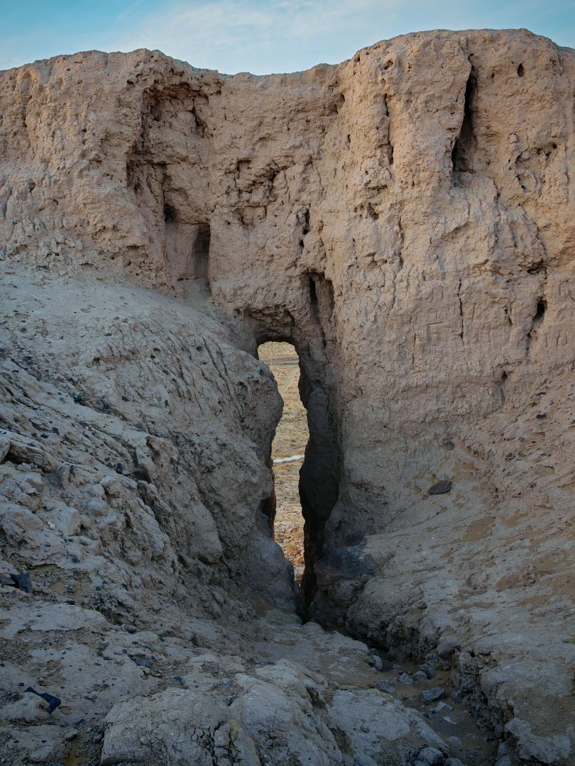 Wieża Chilpik w Uzbekistanie – ruiny na pustynnym wzgórzu