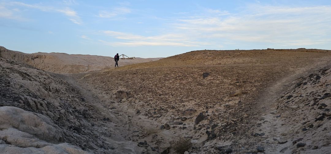 Wieża Chilpik w Uzbekistanie – ruiny na pustynnym wzgórzu