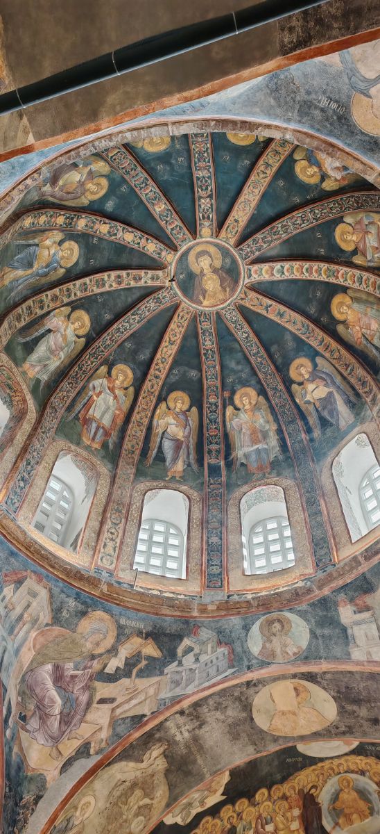 Kopuła we wnętrzu meczetu Kariye – mozaiki bizantyjskie w pełnej krasie