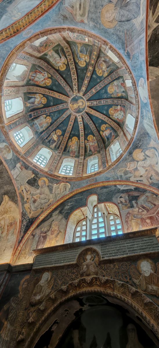 Kopuła we wnętrzu meczetu Kariye – mozaiki bizantyjskie w pełnej krasie