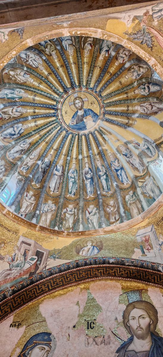 Kopuła we wnętrzu meczetu Kariye – mozaiki bizantyjskie w pełnej krasie