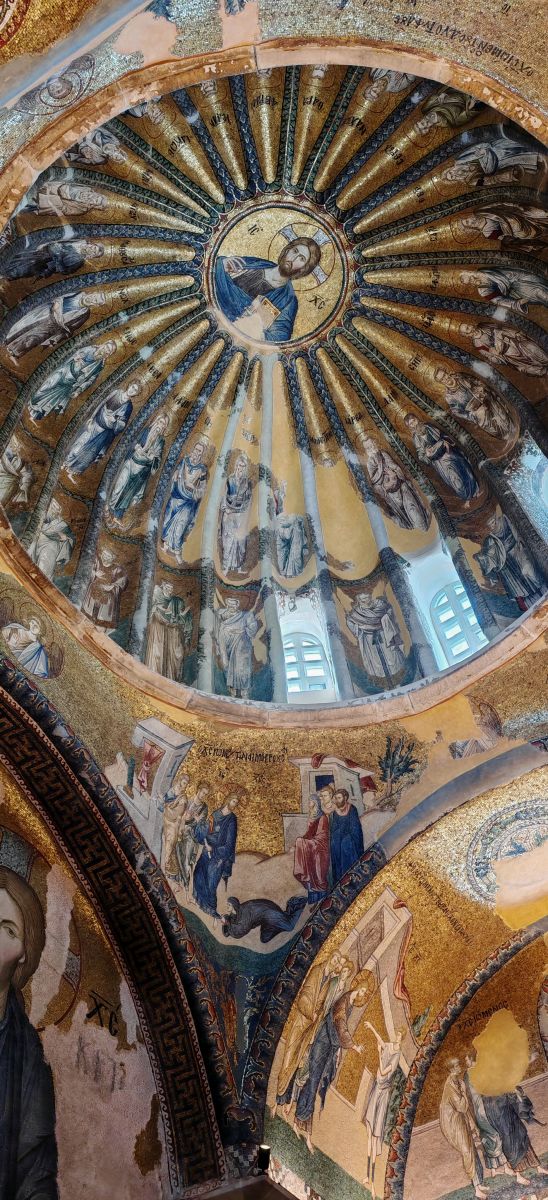 Kopuła we wnętrzu meczetu Kariye – mozaiki bizantyjskie w pełnej krasie