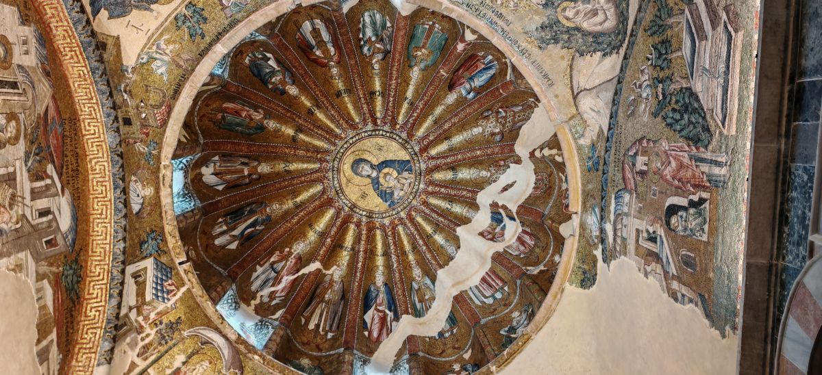 Kopuła we wnętrzu meczetu Kariye – mozaiki bizantyjskie w pełnej krasie