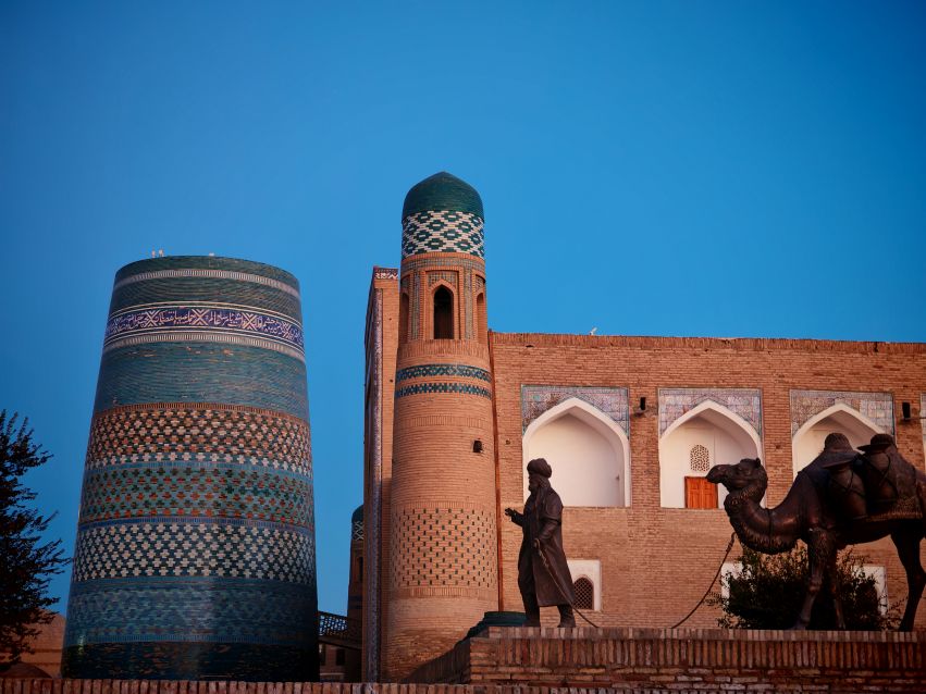 Widok na minaret Kalta Minor