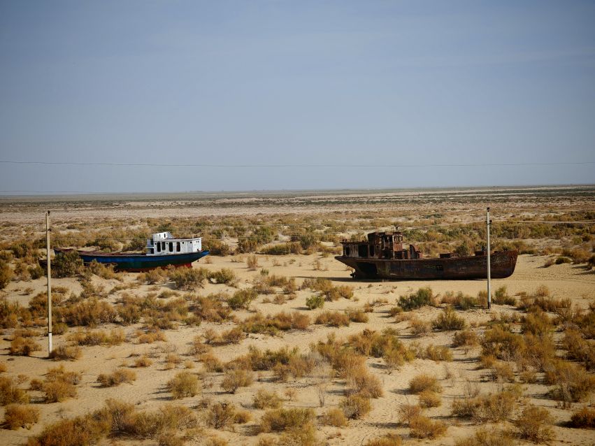zardzewiałe statki na cmentarzysku statków