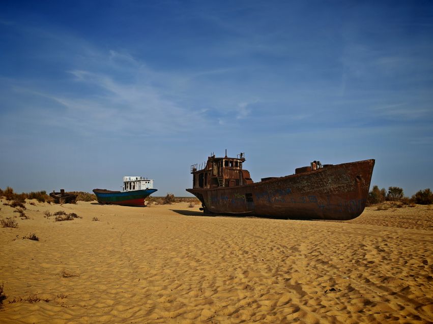 zardzewiałe statki na cmentarzysku statków