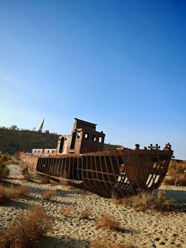 zardzewiałe statki na cmentarzysku statków