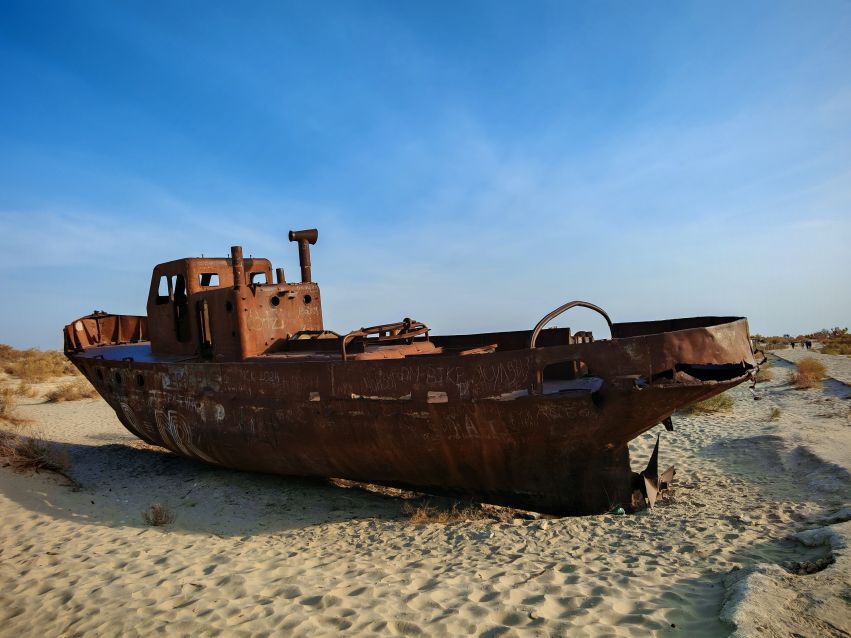 zardzewiałe statki na cmentarzysku statków