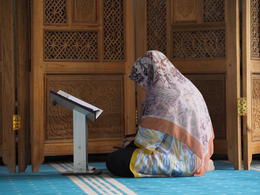 Hazrati Imam (Hast Imam), modląca się kobieta